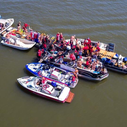 ozark show barge tie up